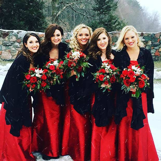 שָׁחוֹר and Red Winter Bridesmaid Style