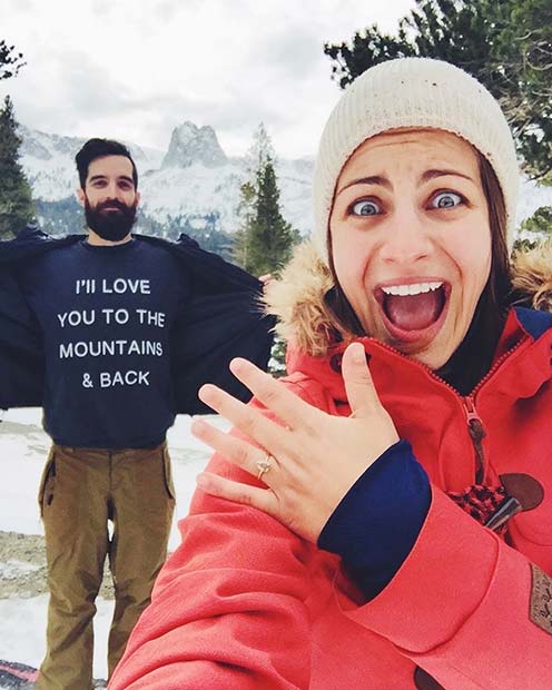 Amuzant Marriage Proposal in Mountains 