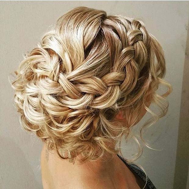 בְּלוֹנדִינִית Braided Updo with Loose Curls for Prom