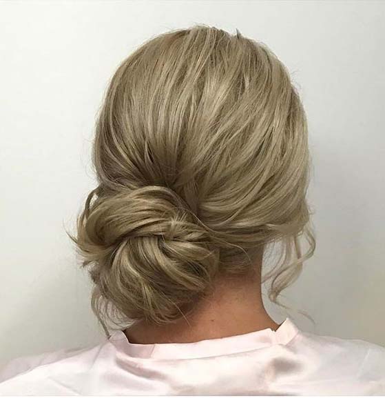 נָמוּך Side Bun for Prom Updo Idea